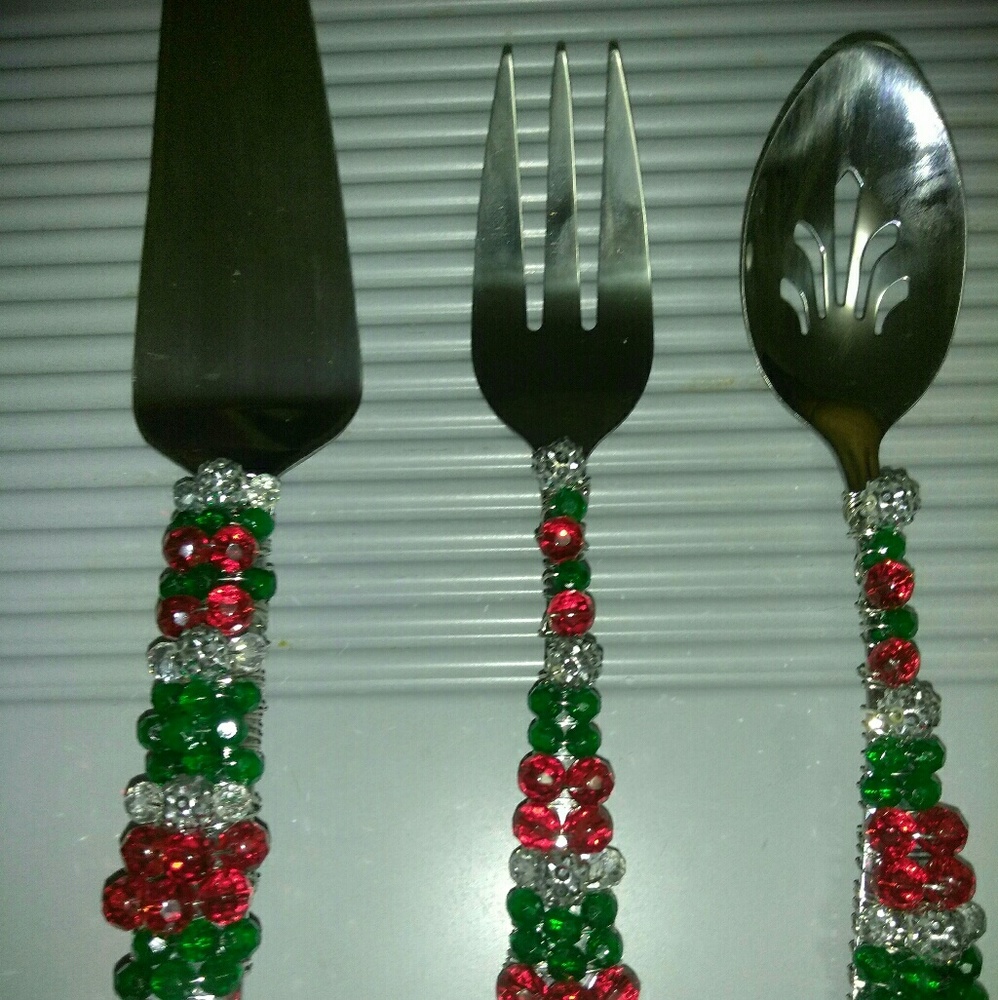 Beaded and wired serving utensils